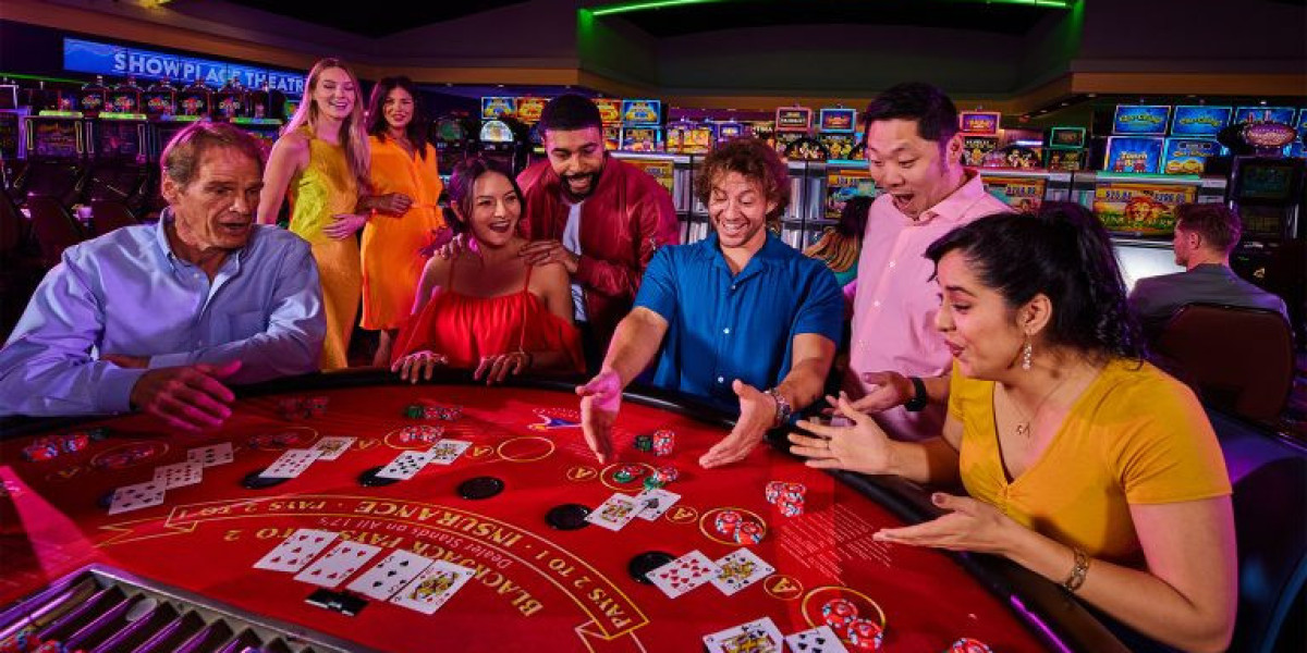 The Glamour of Iconic Land-Based Casinos